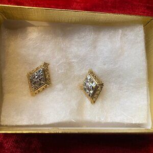 14K Gold Diamond shaped earrings